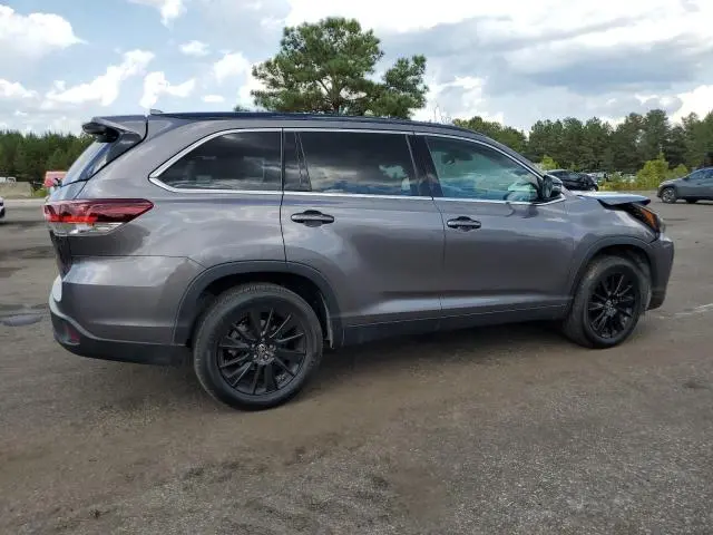 2019 TOYOTA HIGHLANDER SE  