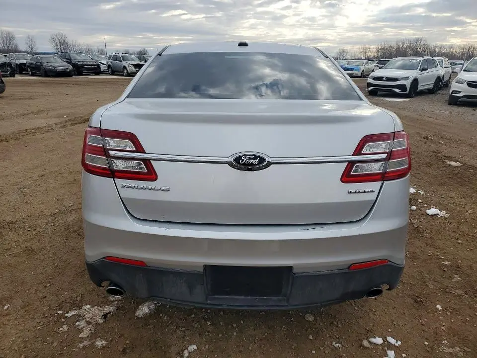 2018 FORD TAURUS SE  