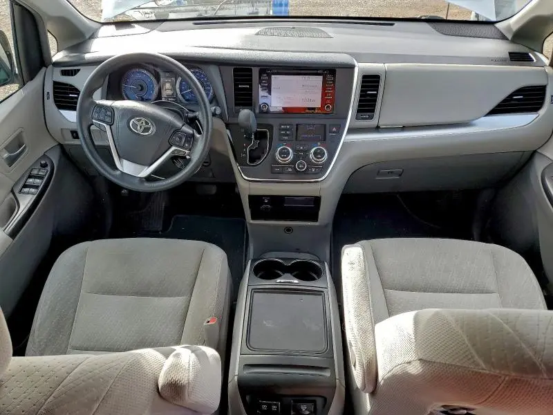 2018 TOYOTA SIENNA LE  