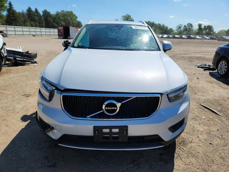 2020 VOLVO XC40 T5 MOMENTUM  
