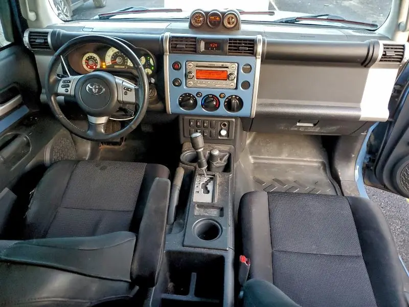 2011 TOYOTA FJ CRUISER   