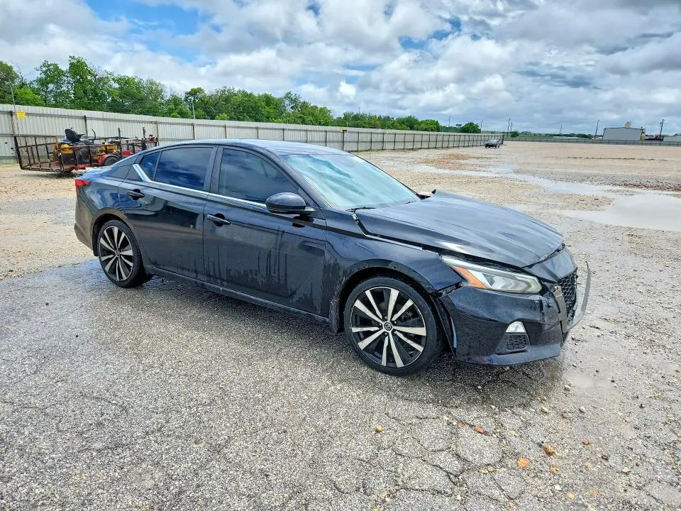2021 NISSAN ALTIMA SR  