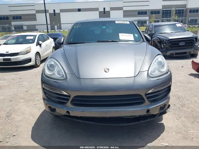 2013 PORSCHE CAYENNE  