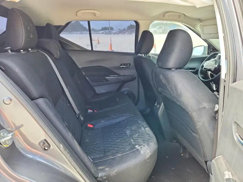 2022 NISSAN KICKS SV  