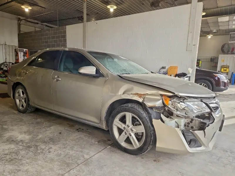2014 TOYOTA CAMRY SE  