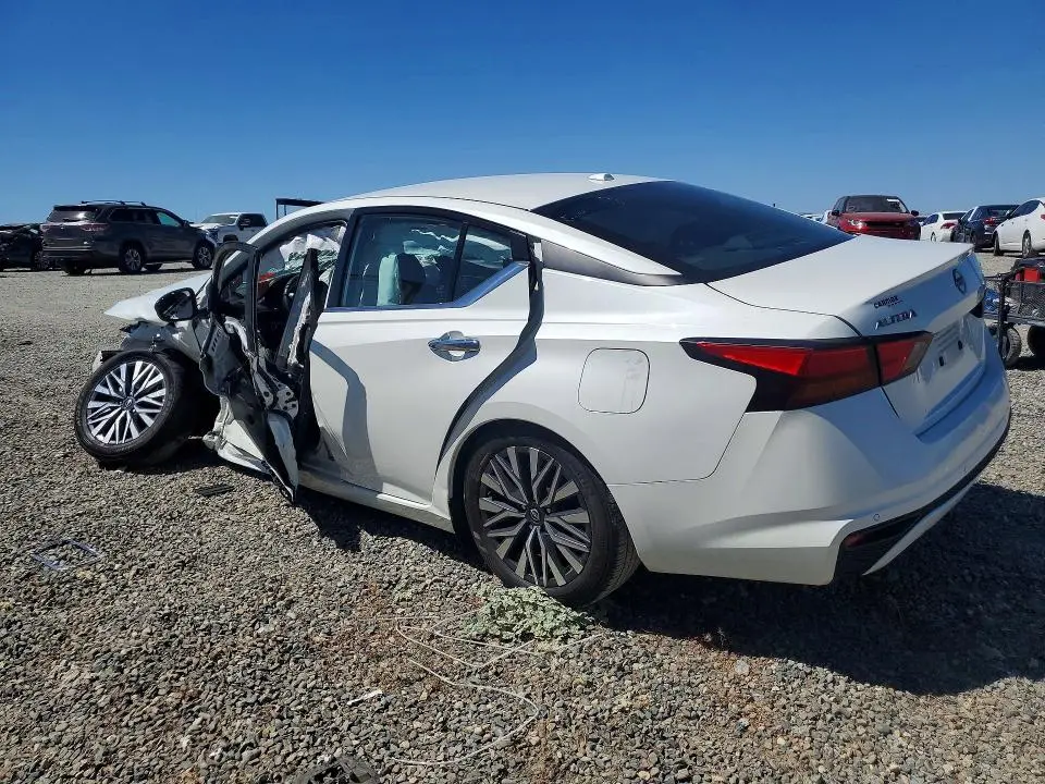2024 NISSAN ALTIMA SV  