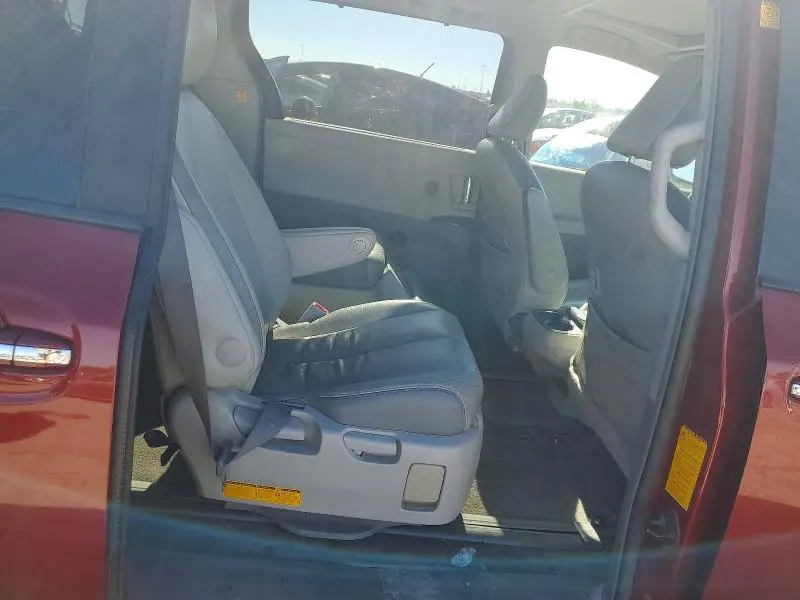 2011 TOYOTA SIENNA LIMITED 7-PASSENGER  