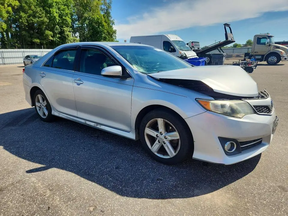 2014 TOYOTA CAMRY SE  