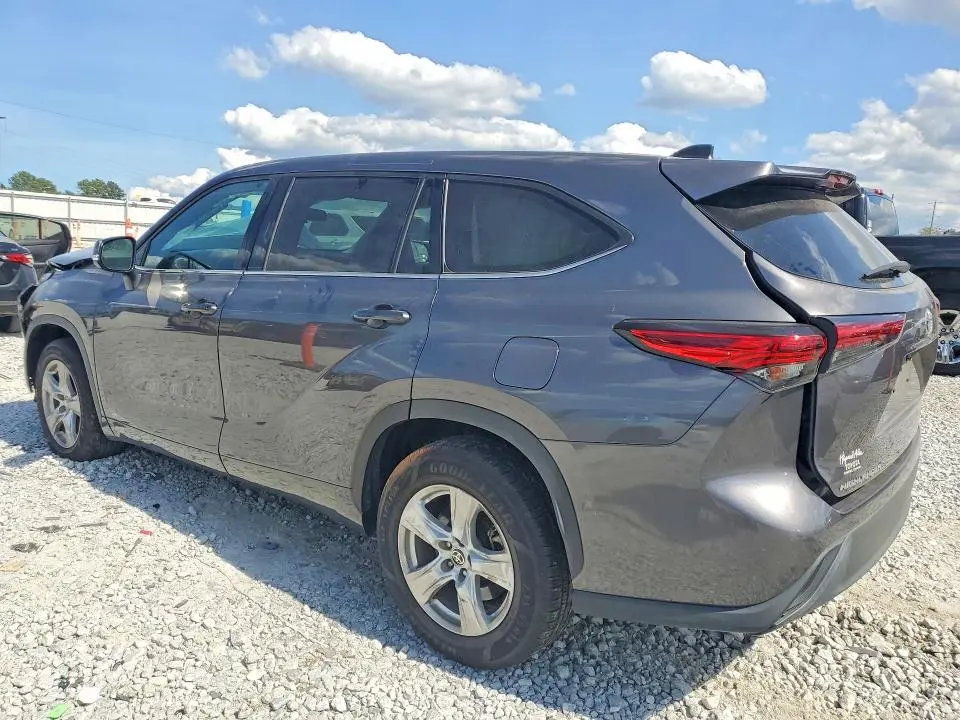 2022 TOYOTA HIGHLANDER LE  