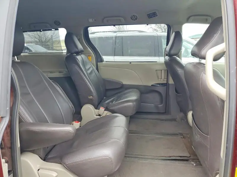 2014 TOYOTA SIENNA L 7-PASSENGER  
