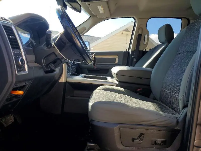 2018 RAM 1500 SLT  