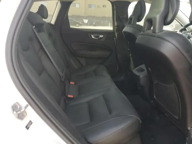 2019 VOLVO XC60 T5  