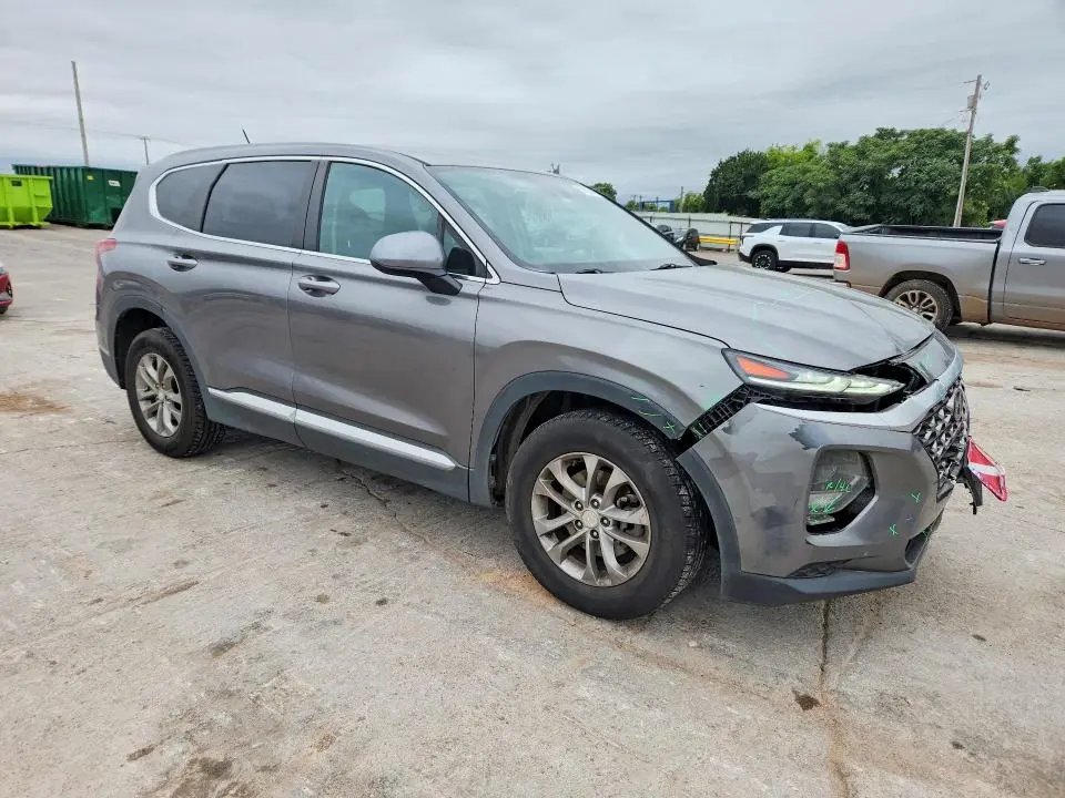 2020 HYUNDAI SANTA FE SE  