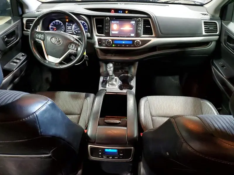 2017 TOYOTA HIGHLANDER LE PLUS  