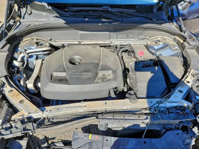 2018 VOLVO XC60 T6 MOMENTUM  