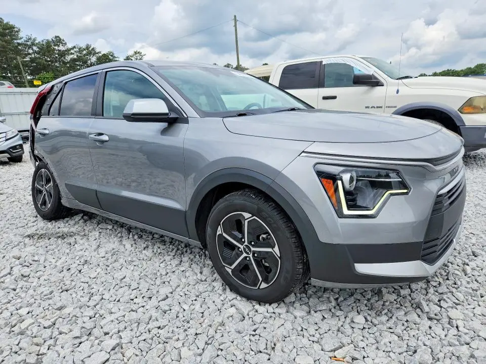 2023 KIA NIRO LX  