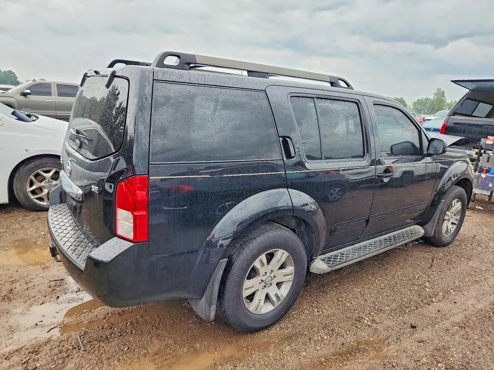 2010 NISSAN PATHFINDER S  