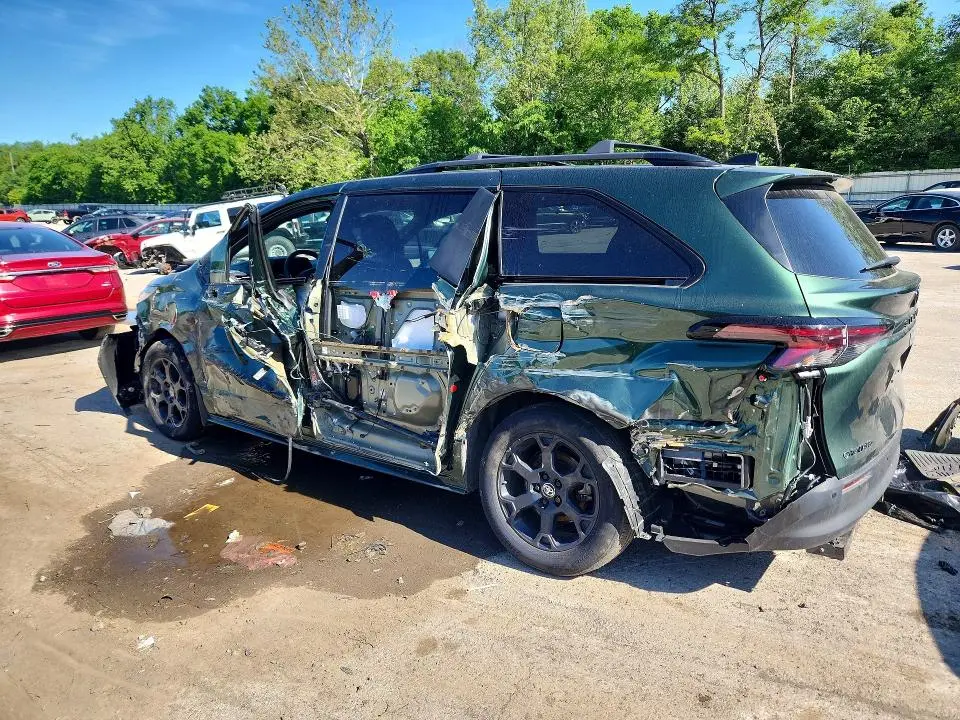 2025 TOYOTA SIENNA WOODLAND EDITION  