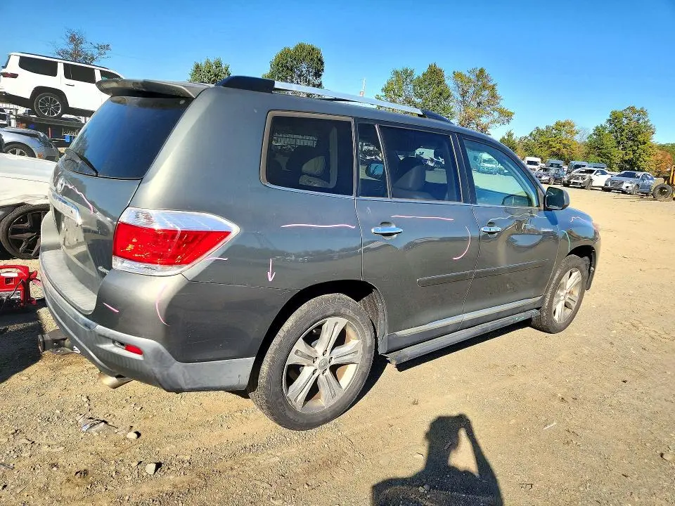 2011 TOYOTA HIGHLANDER LIMITED  