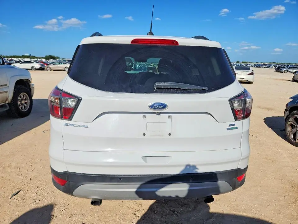 2017 FORD ESCAPE SE  