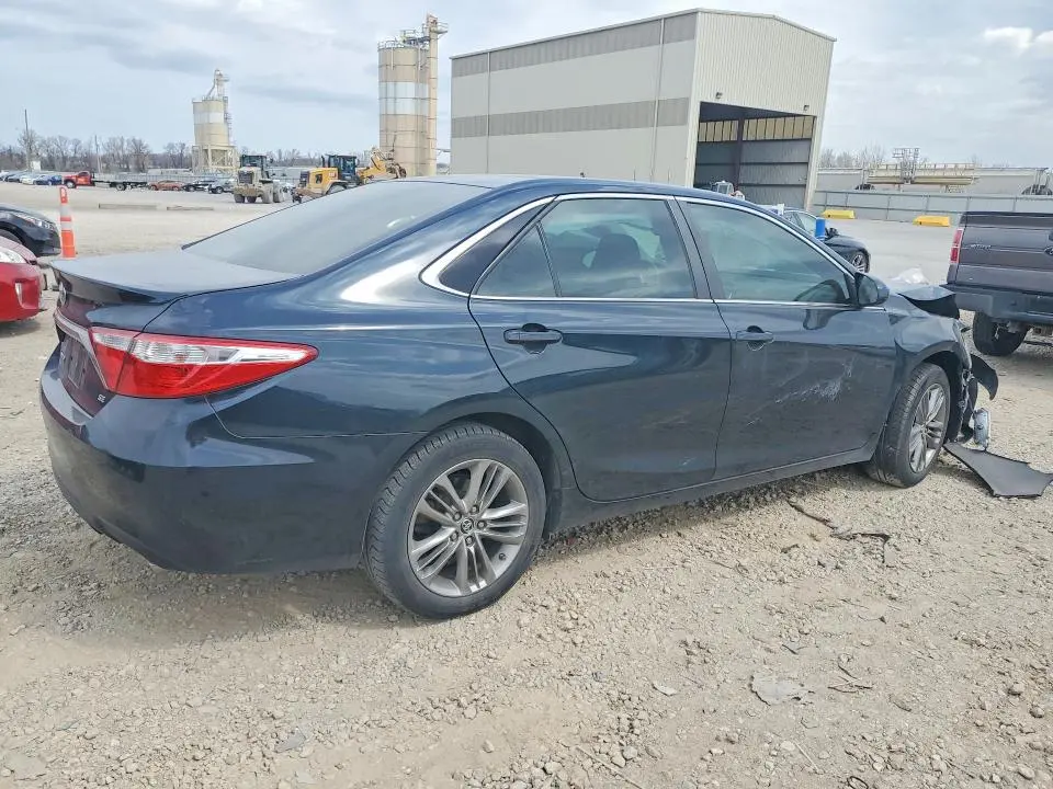 2015 TOYOTA CAMRY SE  