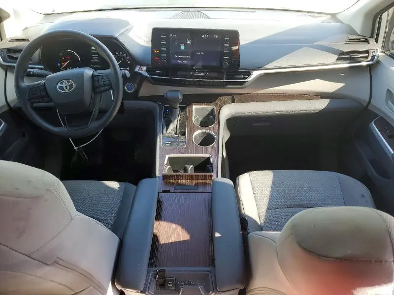 2024 TOYOTA SIENNA LE  