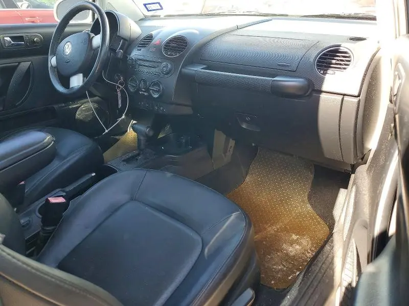 2010 VOLKSWAGEN NEW BEETLE   