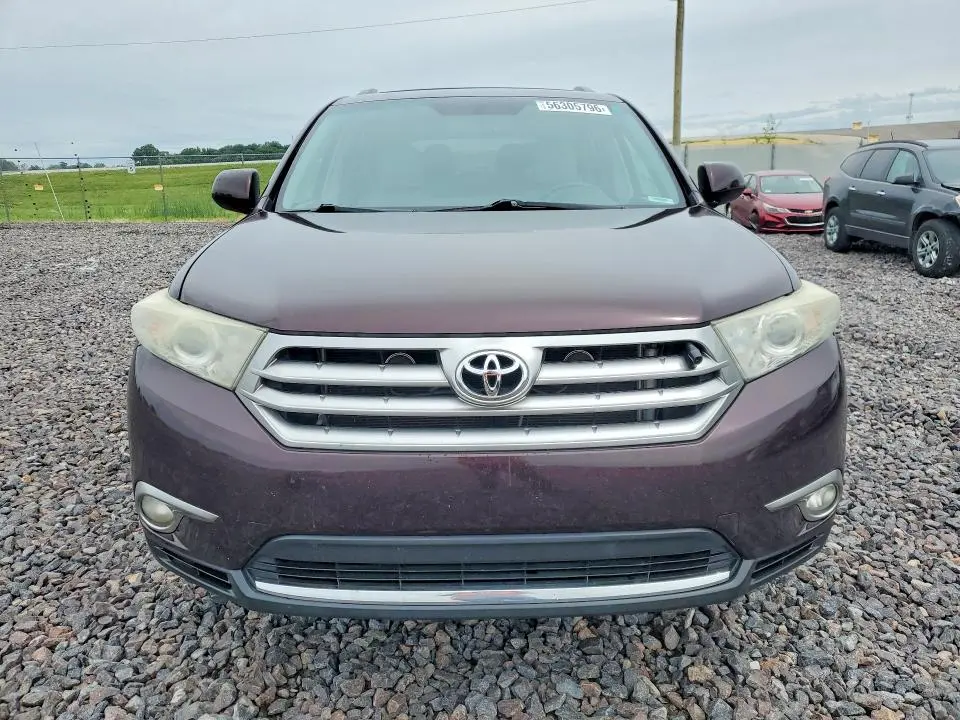 2013 TOYOTA HIGHLANDER SE  