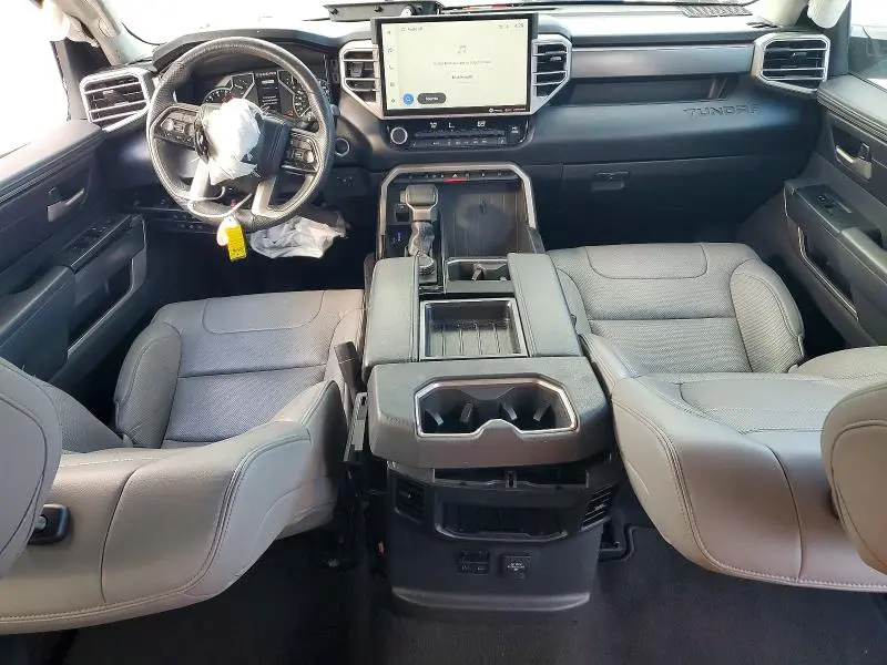 2024 TOYOTA TUNDRA CREWMAX SR  