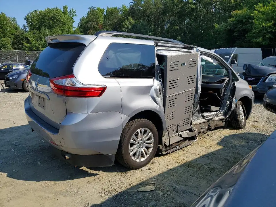 2016 TOYOTA SIENNA XLE 8-PASSENGER  