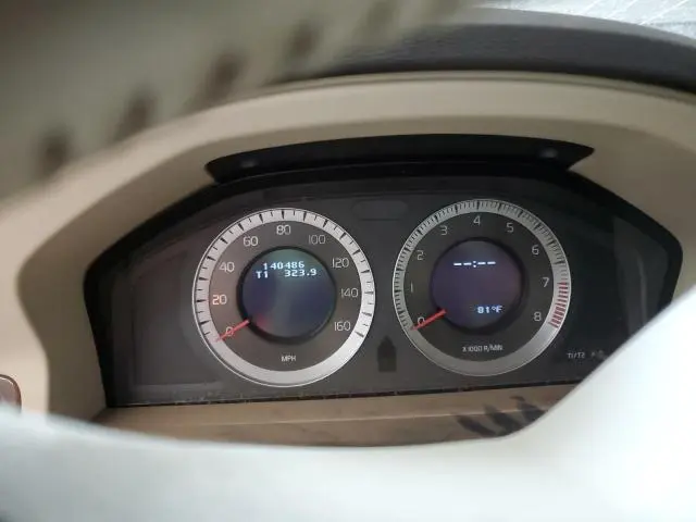 2011 VOLVO XC70 T6  