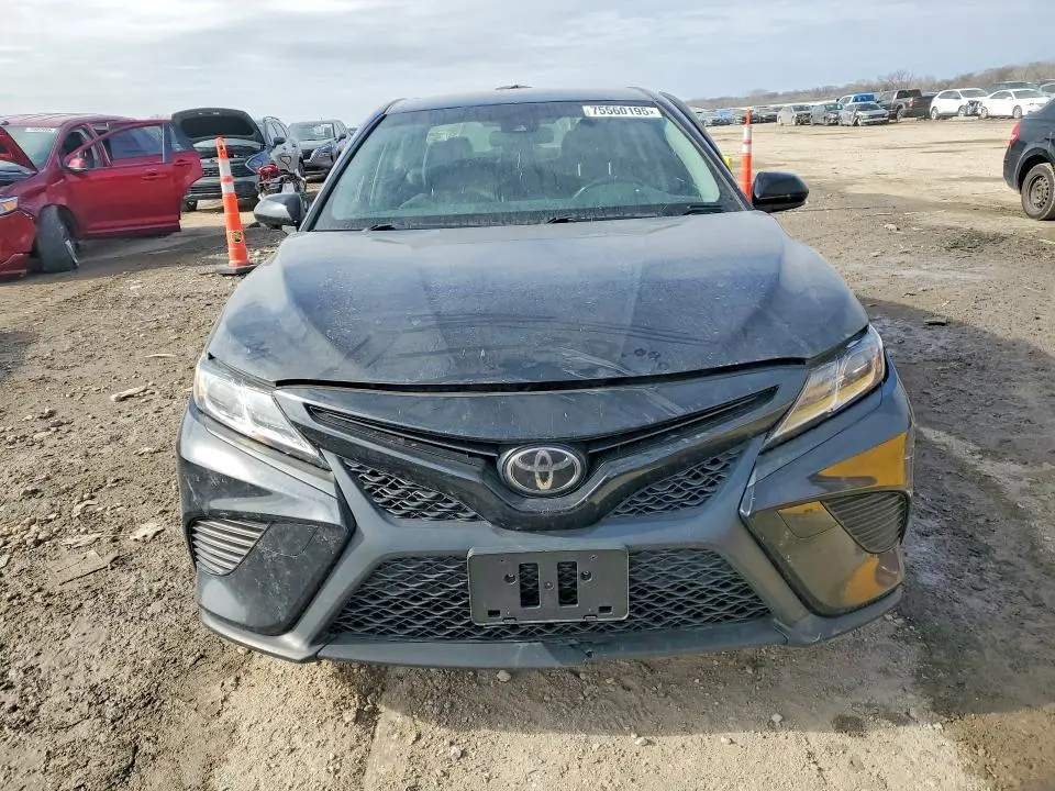 2018 TOYOTA CAMRY SE  