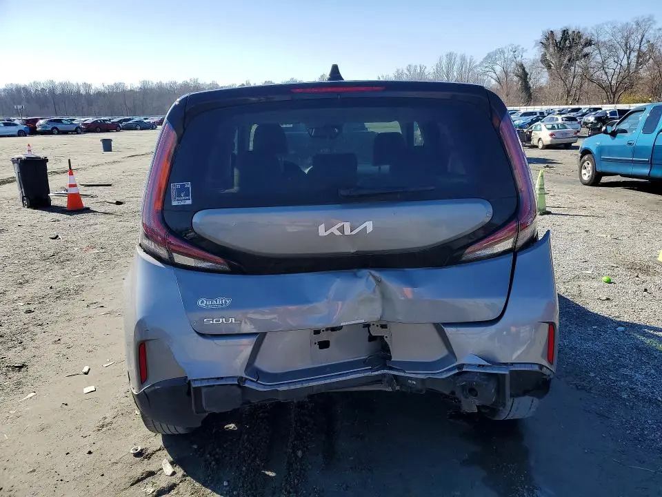 2024 KIA SOUL LX  