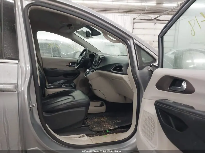 2020 CHRYSLER VOYAGER LXI