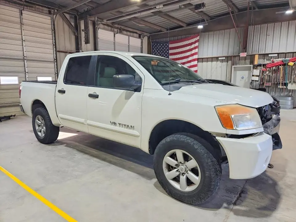 2010 NISSAN TITAN SE  