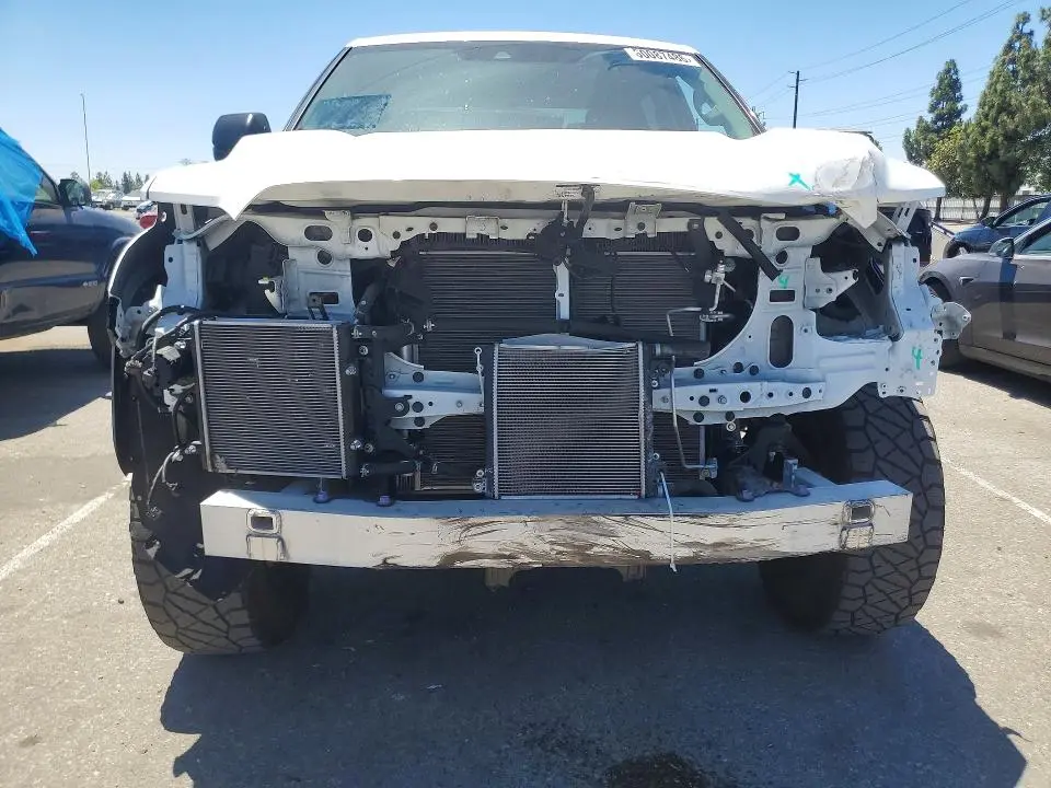 2023 TOYOTA TUNDRA SR5  