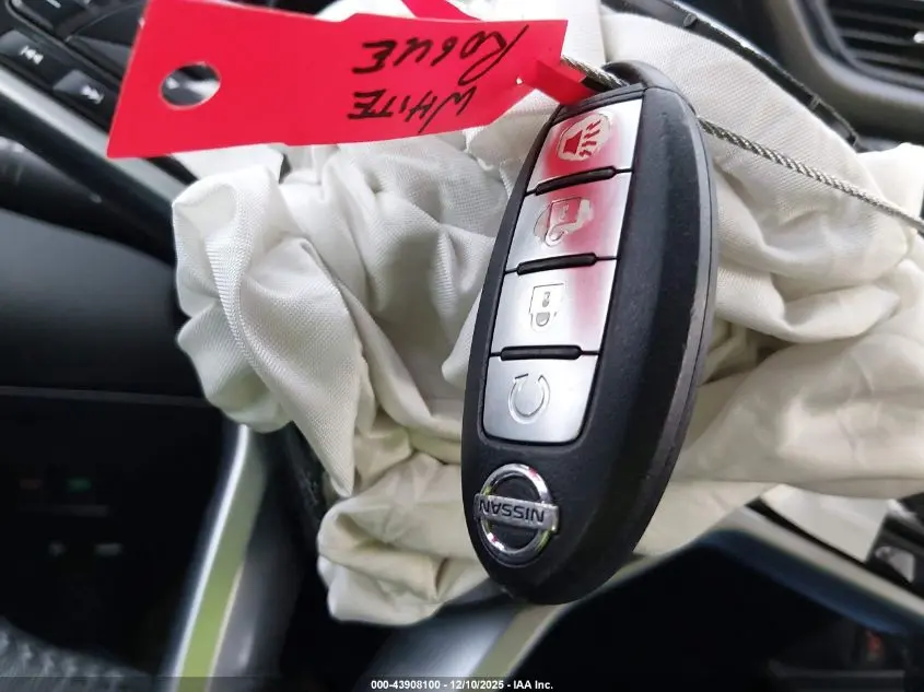 2017 NISSAN ROGUE SV