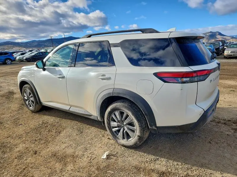 2024 NISSAN PATHFINDER SV  