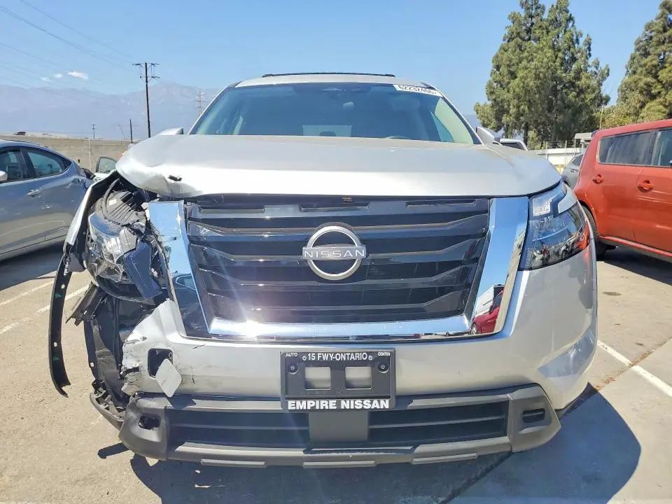 2025 NISSAN PATHFINDER SV  