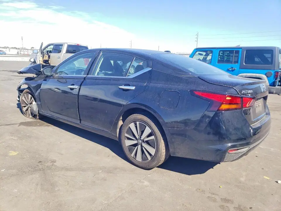 2022 NISSAN ALTIMA SV  