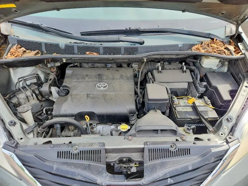 2011 TOYOTA SIENNA LE  