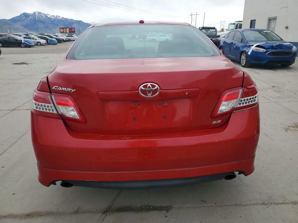 2011 TOYOTA CAMRY SE  