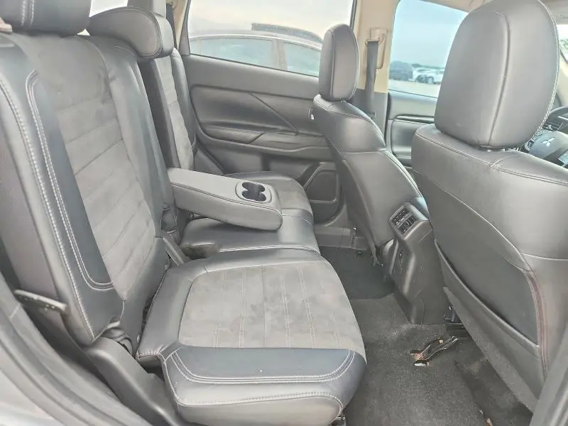 2019 MITSUBISHI OUTLANDER SE  