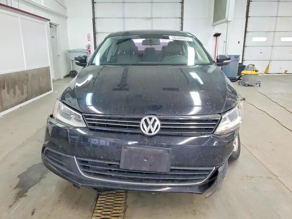 2013 VOLKSWAGEN JETTA SE  