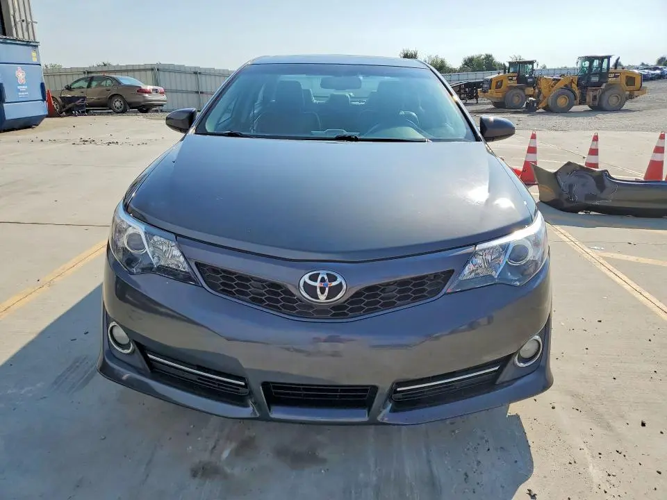 2012 TOYOTA CAMRY SE V6  