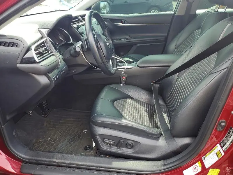 2018 TOYOTA CAMRY SE  
