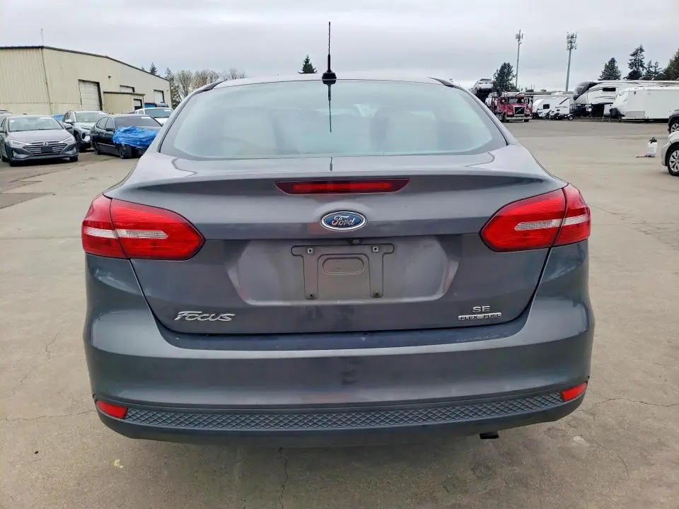 2016 FORD FOCUS SE  