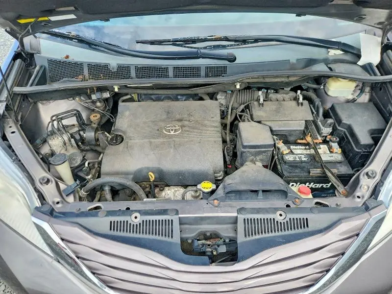 2015 TOYOTA SIENNA LE  