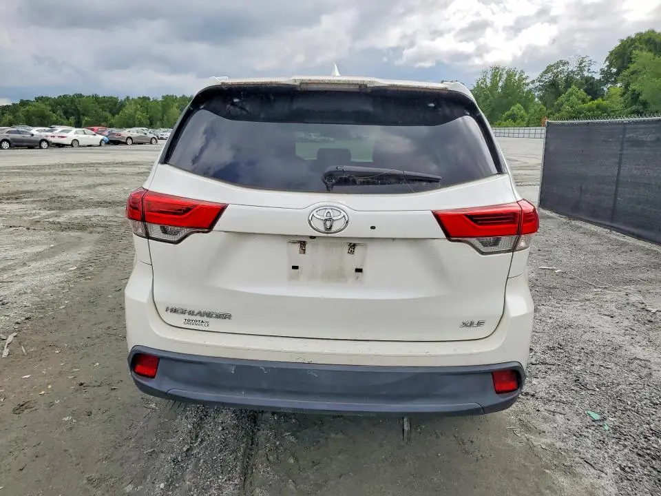 2017 TOYOTA HIGHLANDER XLE  