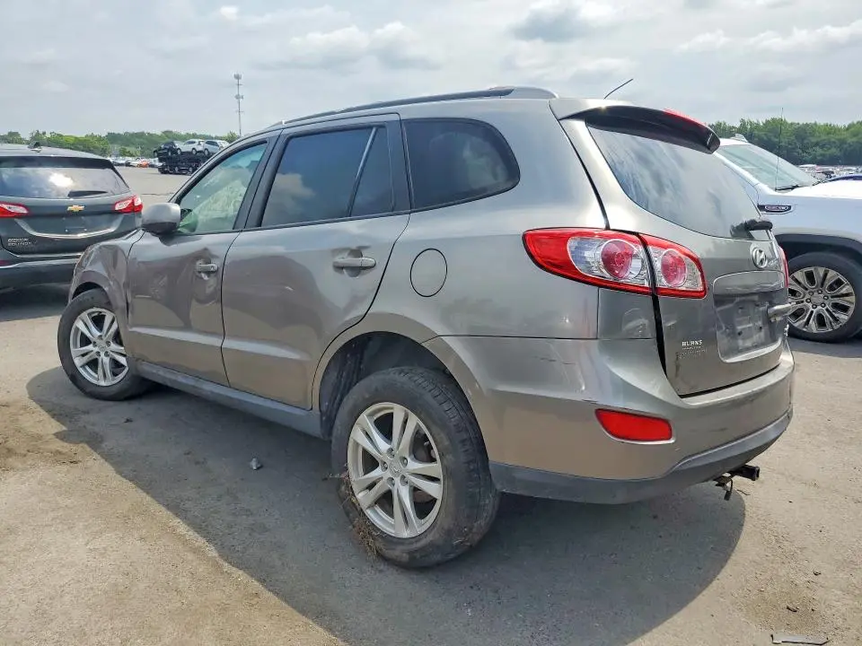2011 HYUNDAI SANTA FE SE  